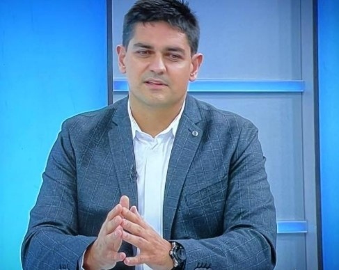 Политиката е дейност насочена към хората и за добруването на